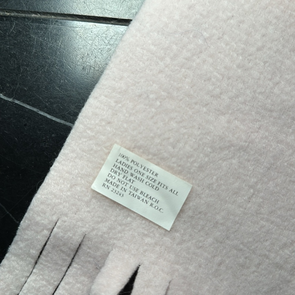 Pink scarf - Picture 4 of 5